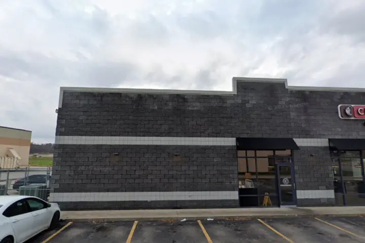 T-Mobile E Mall Rd & I-64