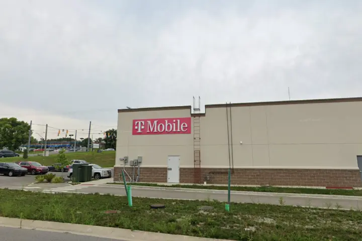 T-Mobile E Market St & Yorktown Rd