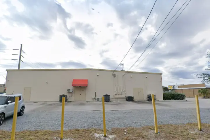 T-Mobile E Merritt Is Cswy & Goodwin Dr