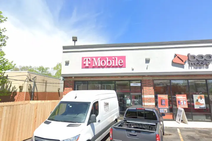 T-Mobile E New York St & N Ohio St