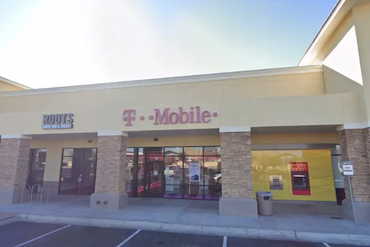 T-Mobile E Ocotillo Rd & S Gilbert Rd