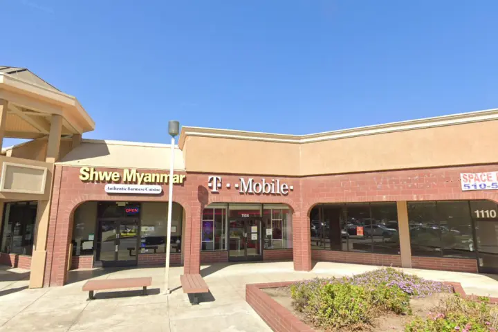 T-Mobile E Stanley Blvd & Fenton St