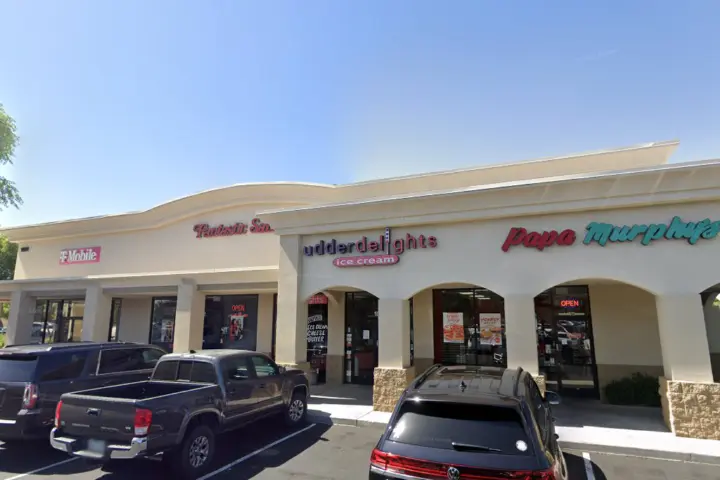 T-Mobile E Warner Rd & S Val Vista Dr