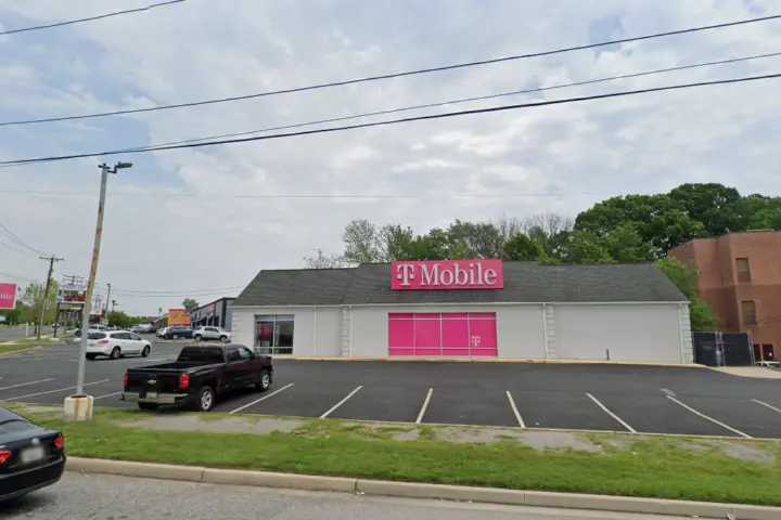 T-Mobile Eastern Blvd & Old Eastern
