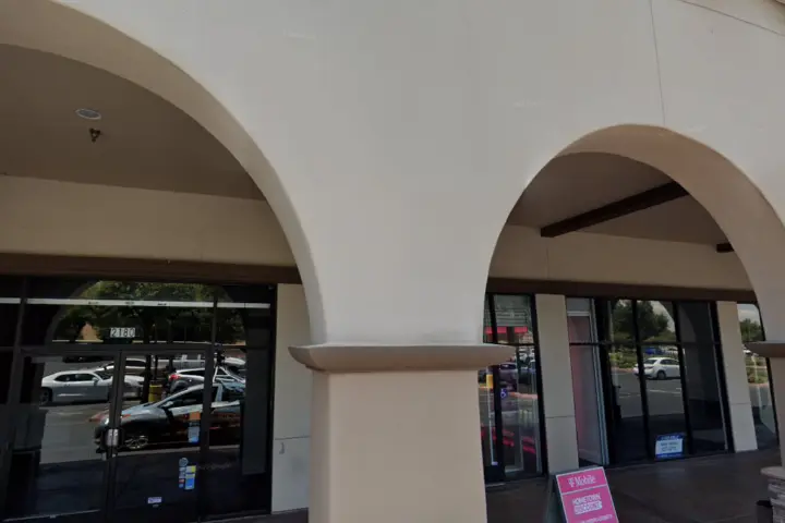 T-Mobile El Camino Real & Del Rio Rd