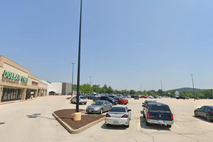 T-Mobile Eureka Twn Ctr Dr & W 5th St