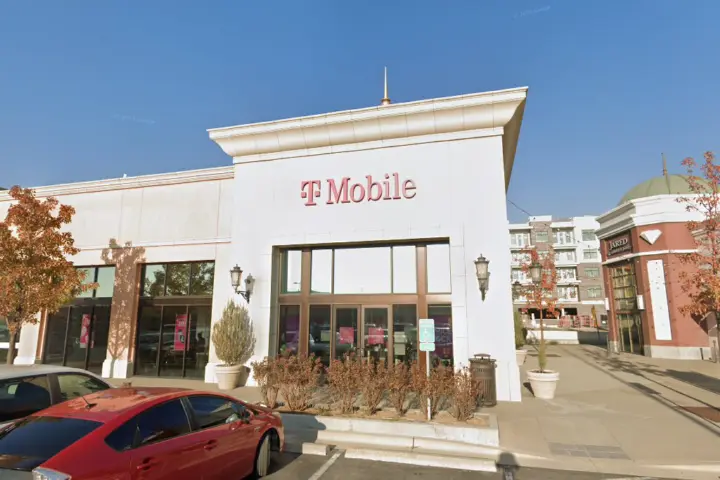 T-Mobile Farmington Station