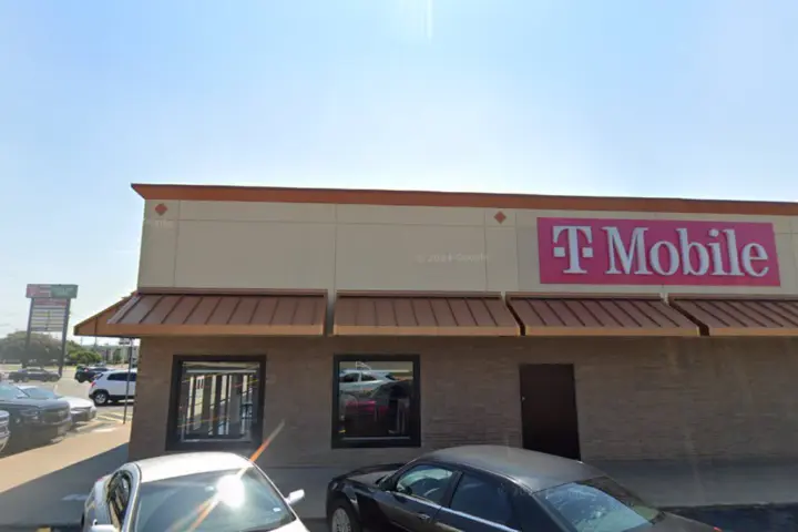 T-Mobile Forest Lane & Abrams