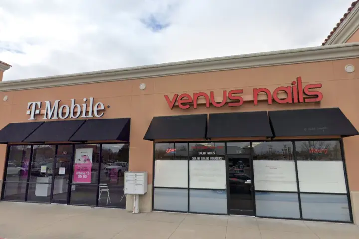 T-Mobile Garnett Rd & N 111th Ave E