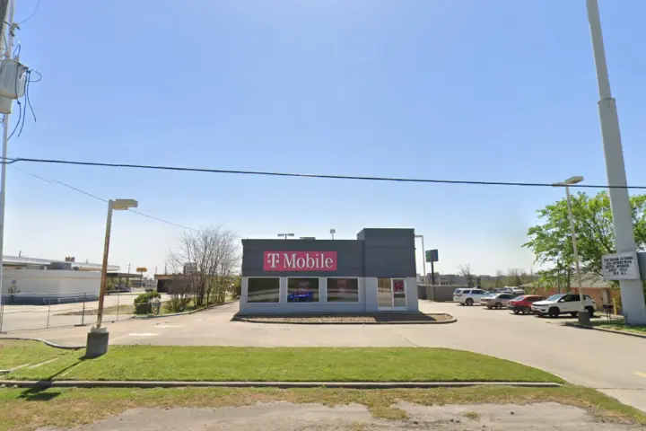 T-Mobile Gebhardt Rd & Meyer St