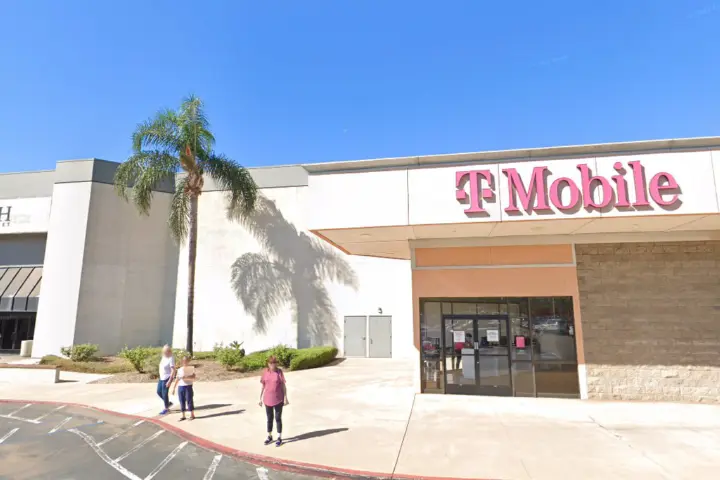 T-Mobile Grossmont Ctr Dr & Murray Dr