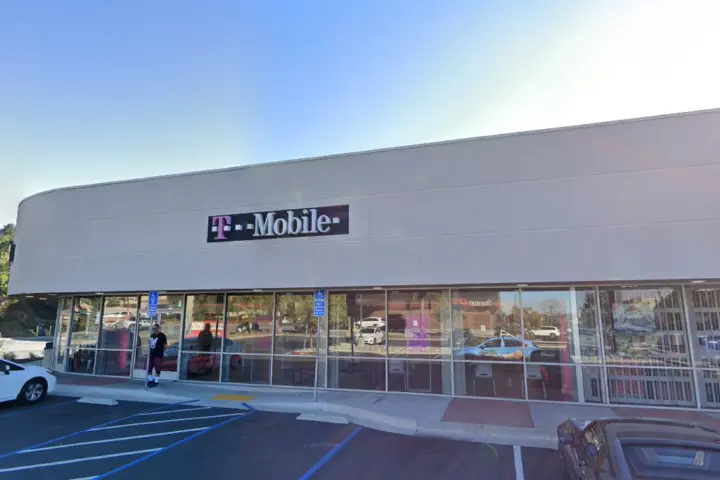 T-Mobile Grossmont Ctr Dr & Murray Dr