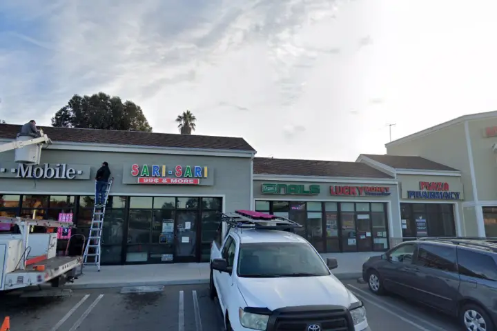 T-Mobile Grove Plaza