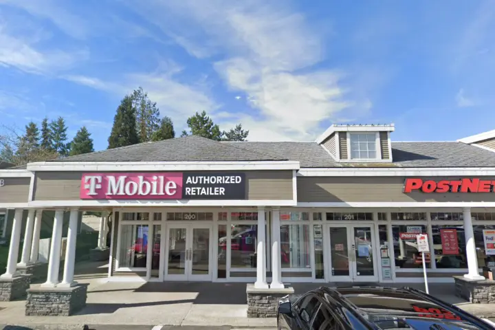 T-Mobile Harbour Pointe Shopping Centre
