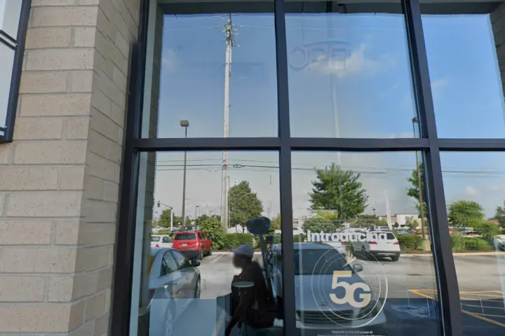 T-Mobile Harlem Ave & W 159th St