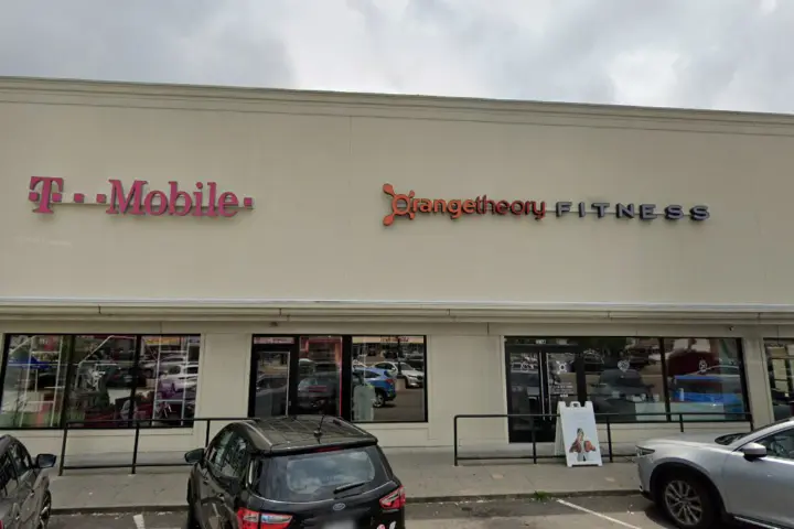 T-Mobile Hempstead Tnpk & Prospect Ave