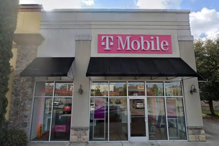 T-Mobile Henry Blvd and Brannen St