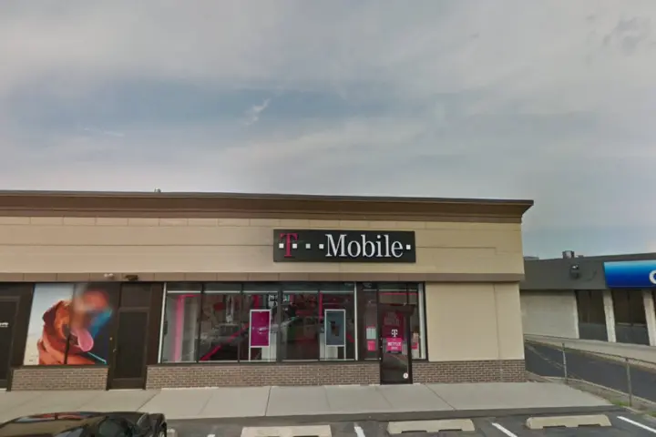 T-Mobile Hicksville Plaza