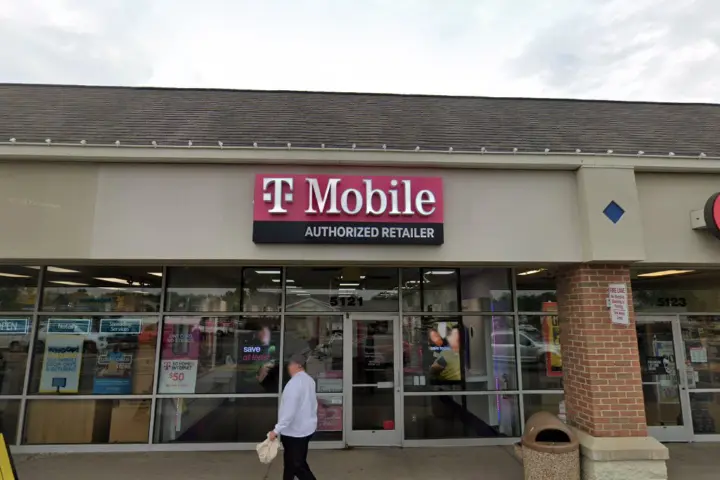 T-Mobile Highland Rd & Crescent Lake Rd