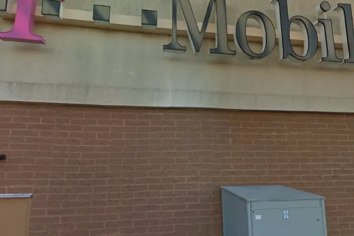 T-Mobile Highway 10 & Round Lake Blvd
