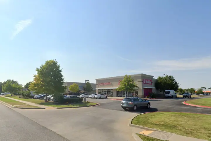 T-Mobile Hillside Dr & E Lansing St