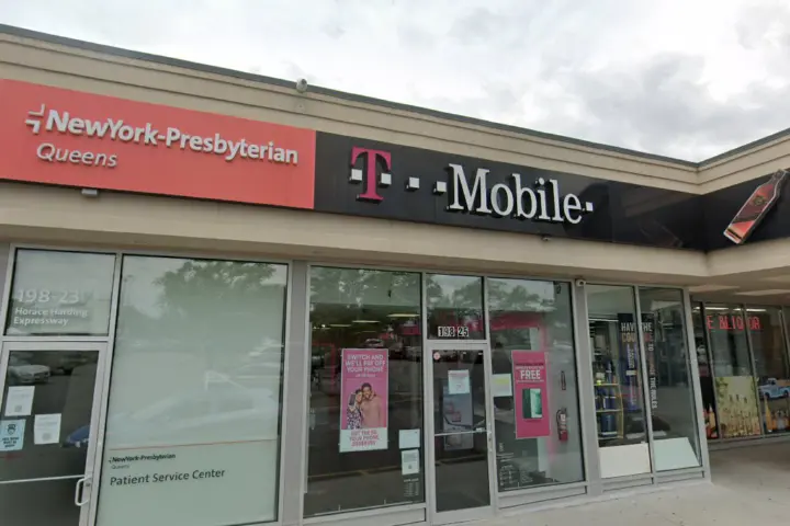 T-Mobile Horace Harding & Francis Lewis