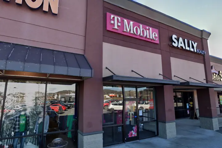 T-Mobile Hudson Dr & W E St