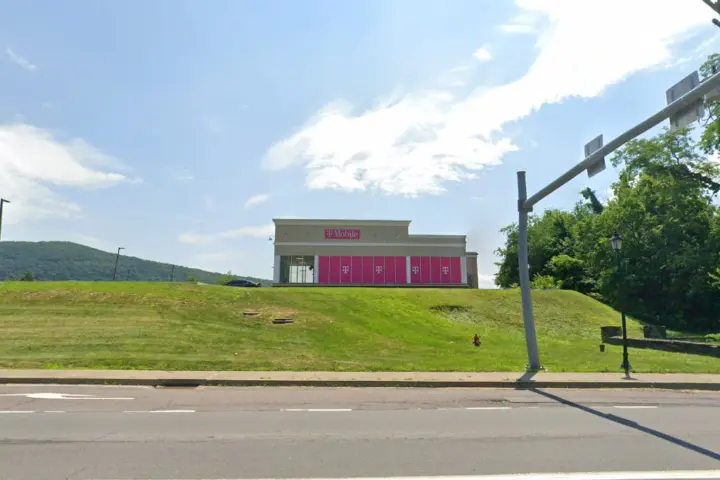 T-Mobile Hunter Hwy & Runway Rd
