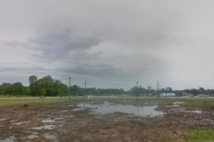 T-Mobile Hwy 146 & N Main St