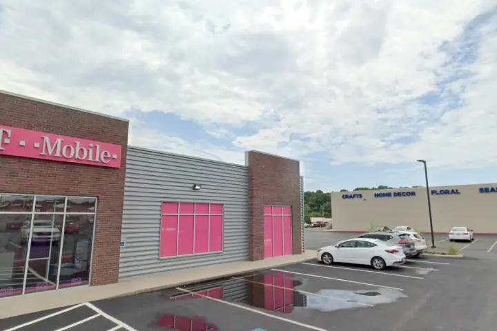 T-Mobile Hwy 65 & Sisco Ave