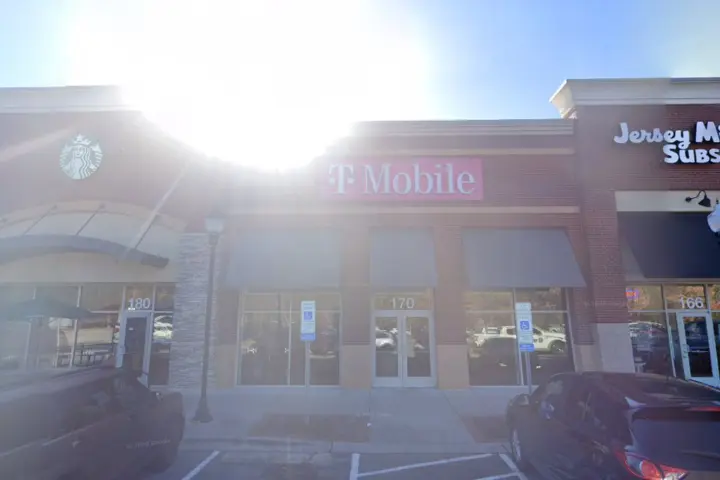 T-Mobile Hwy 70 & Cabela Dr