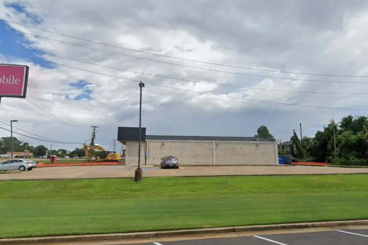T-Mobile Hwy 80 W & Broadway St