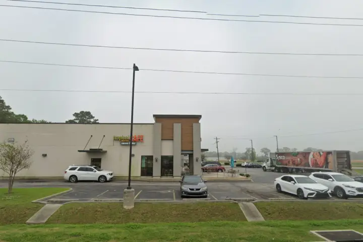 T-Mobile I-49 Frontage Rd & Sonnier Rd