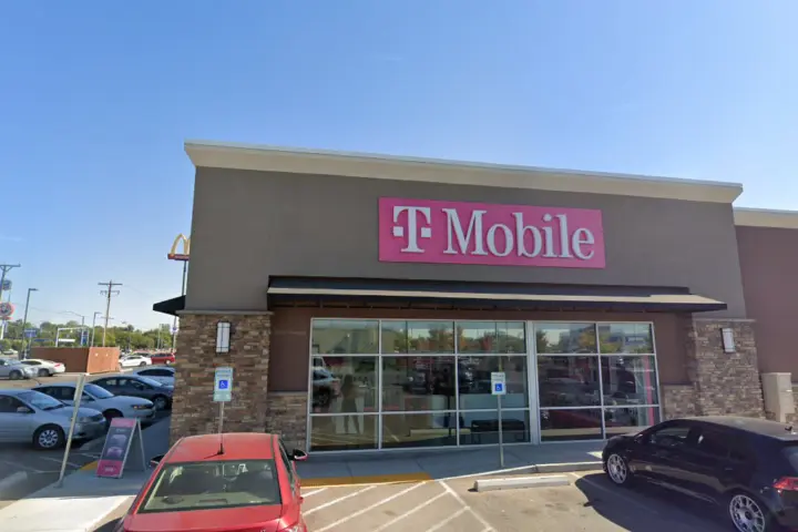 T-Mobile Idaho Ave & East Ln