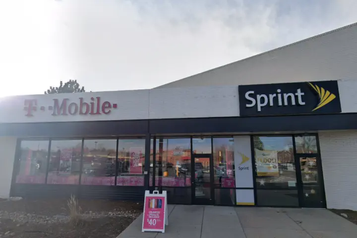 T-Mobile Iliff Ave & Buckley Rd