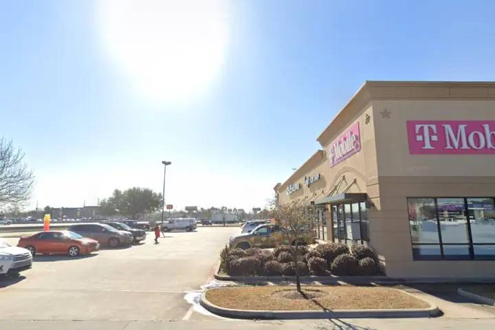 T-Mobile Interstate 45 & Meadow Edge Ln