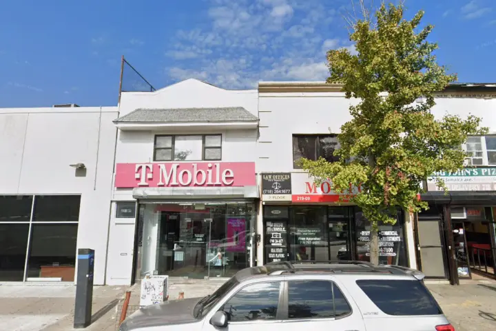 T-Mobile Jamaica Ave & 219th St