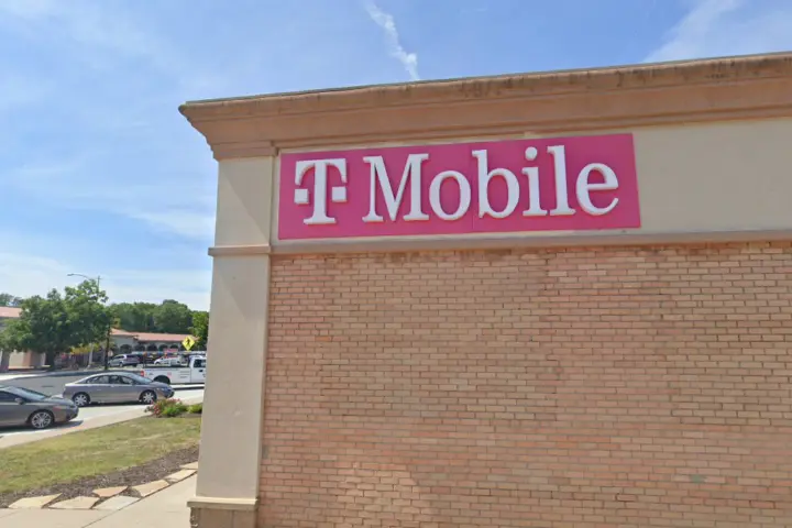 T-Mobile Johnson Dr & Birch St