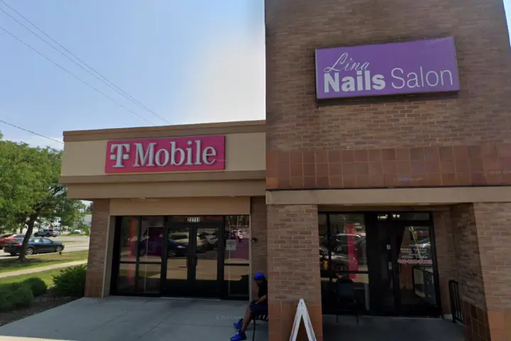 T-Mobile Kelly Rd & 9 Mile