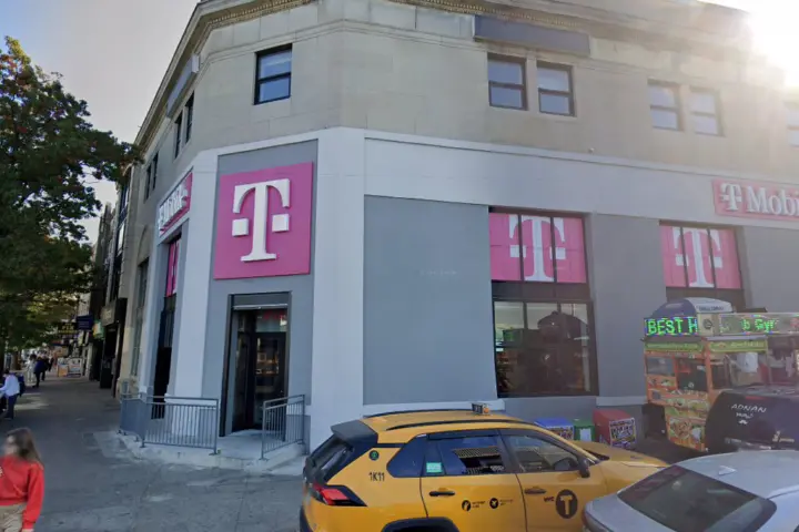 T-Mobile Kings Hwy & E 16th St