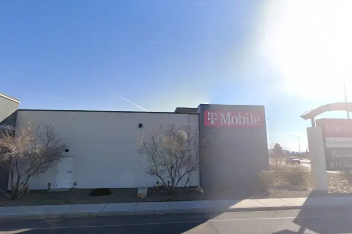 T-Mobile La Placita de Luna