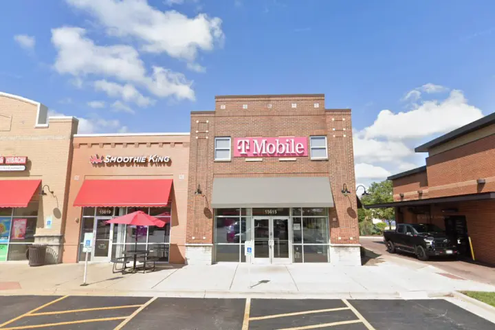 T-Mobile Lagrange Rd & 156th