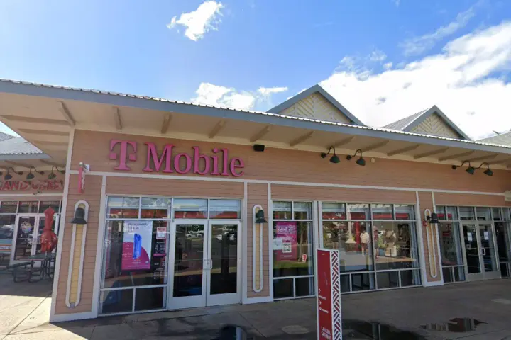 T-Mobile Lahaina Gateway