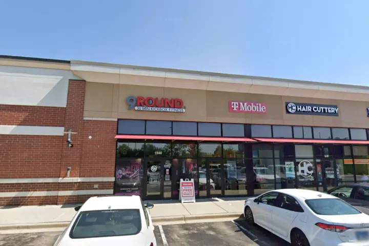 T-Mobile Lake Cook Rd & Weiland Rd