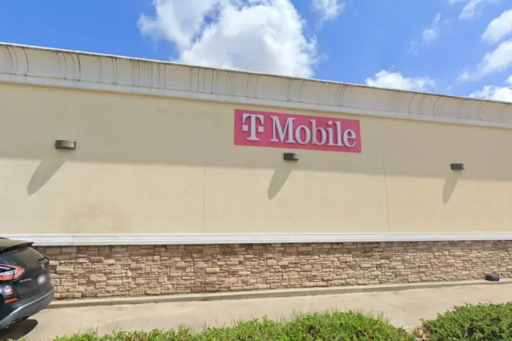 T-Mobile Lamar Ave & Loop 286