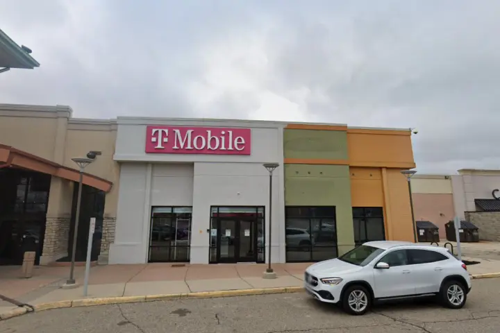 T-Mobile Lansing Mall