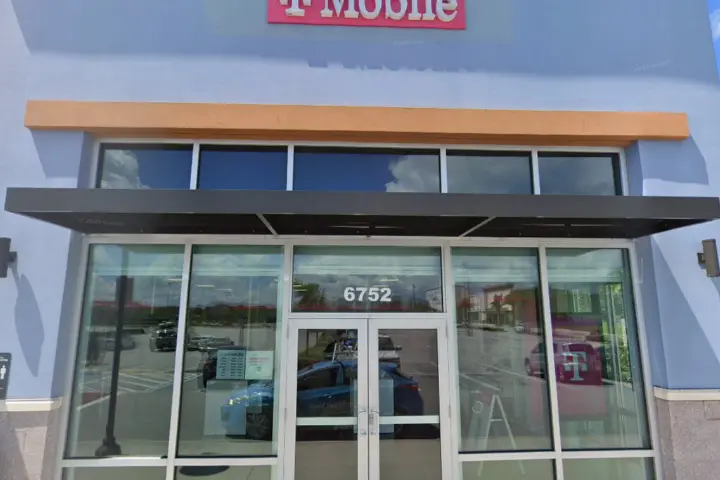 T-Mobile Lee Vista Promenade