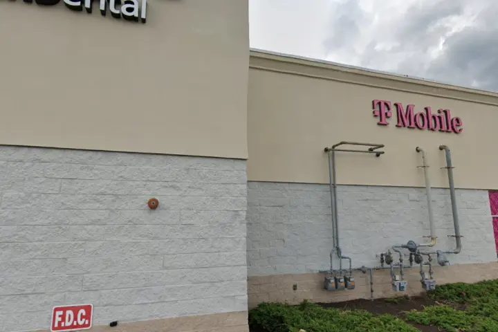T-Mobile Lincoln Plaza