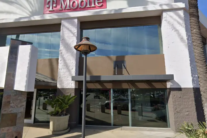 T-Mobile Long Beach Town Center