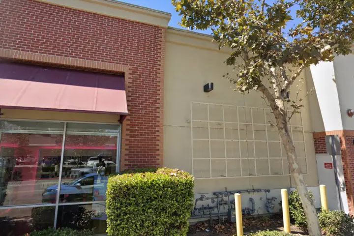 T-Mobile Los Feliz & Seneca